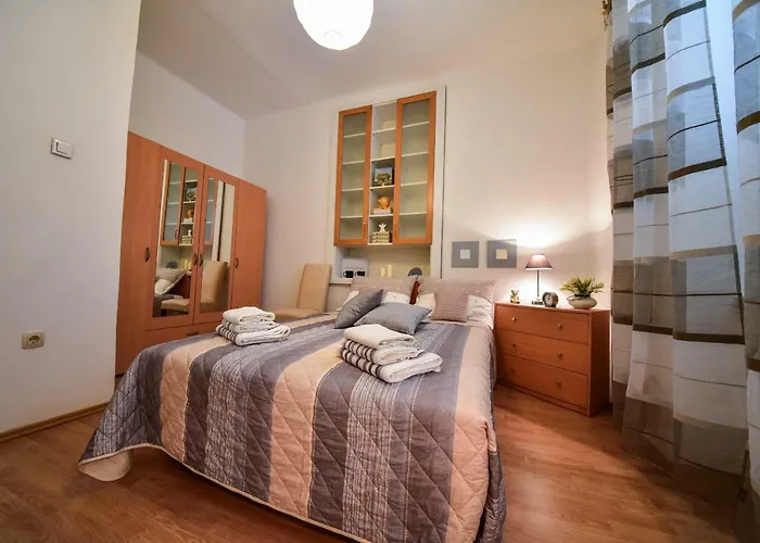 Viola Apartment *