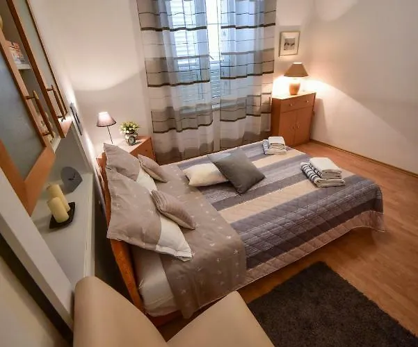 Viola Apartment *