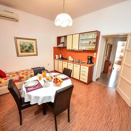 Viola Apartment *