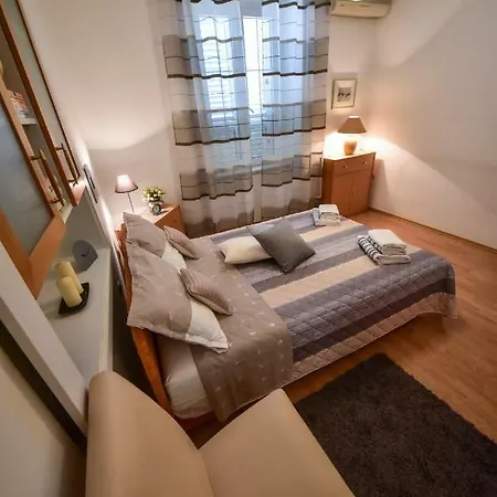 Viola Apartment *